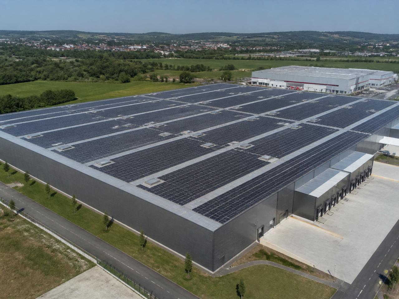 Referenzprojekt Gewerbedach mit Photovoltaik