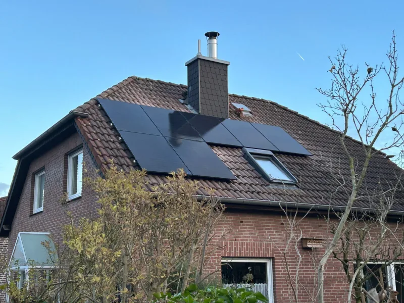 Photovoltaik auf einem Backsteinhaus in Moers