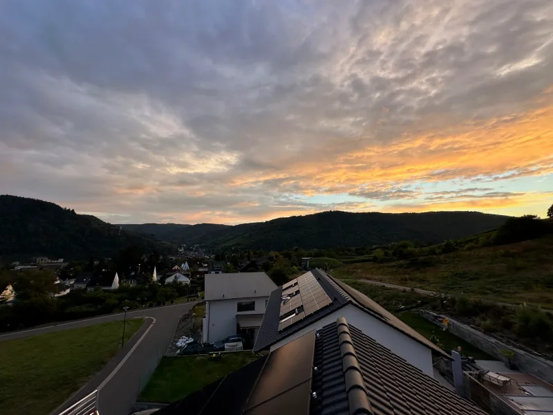 Solardach im Abendlicht in Traben-Trarbach